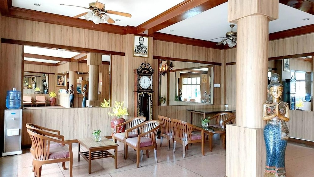 suriwong chumphon hotel