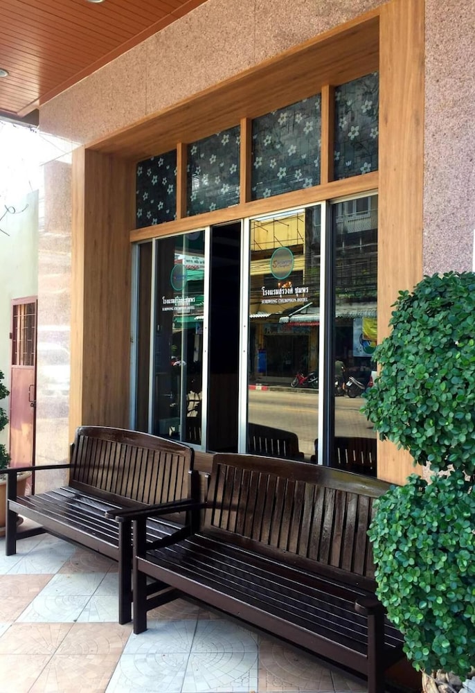suriwong chumphon hotel