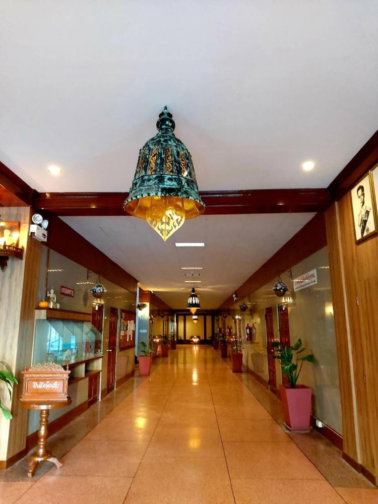 suriwong chumphon hotel