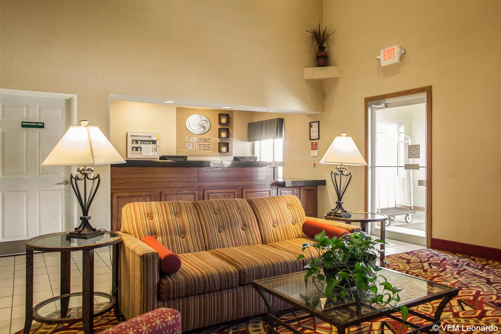 comfort suites normal university area