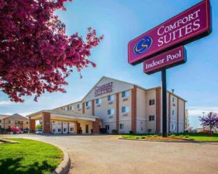 comfort suites normal university area