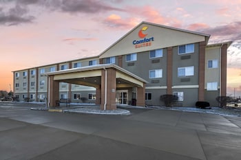 comfort suites normal university area
