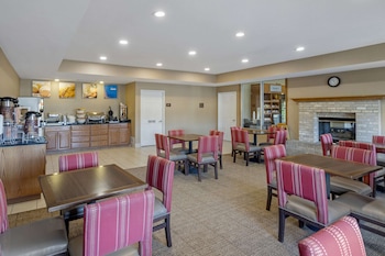comfort suites normal university area