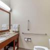 comfort suites normal university area