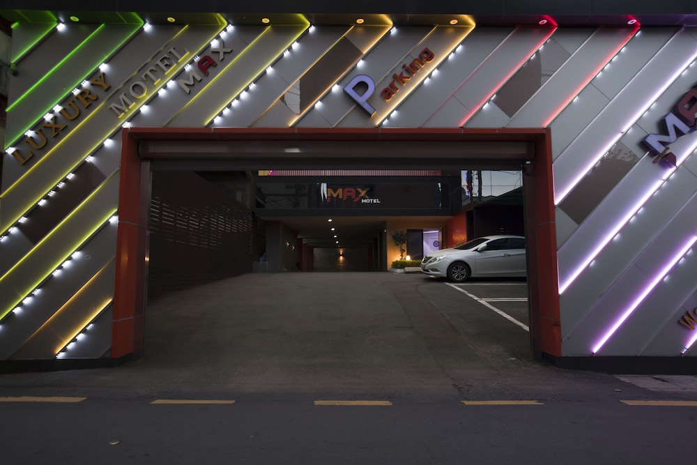max motel