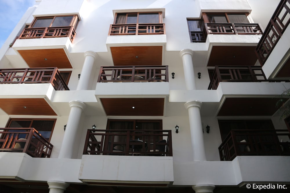 giulius boracay italian resort