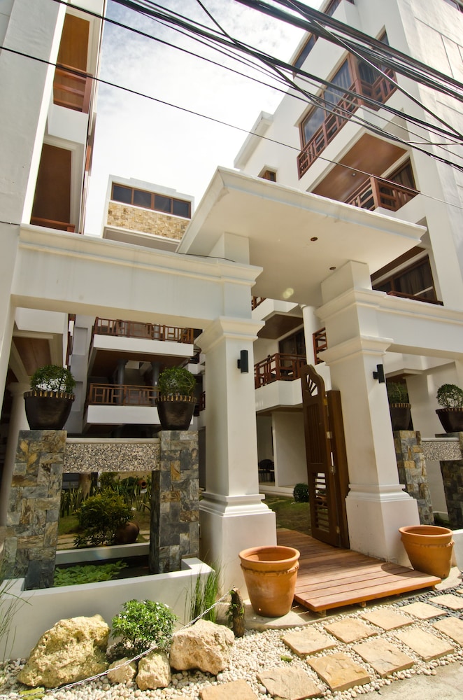 giulius boracay italian resort