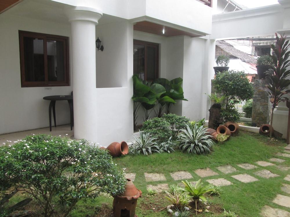 giulius boracay italian resort