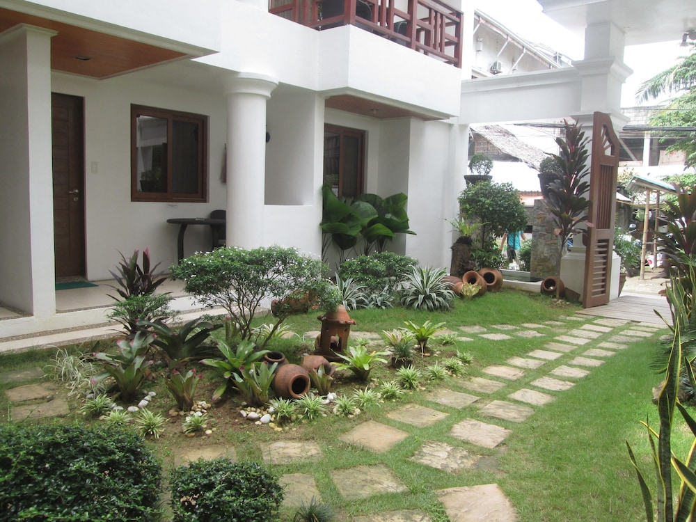 giulius boracay italian resort