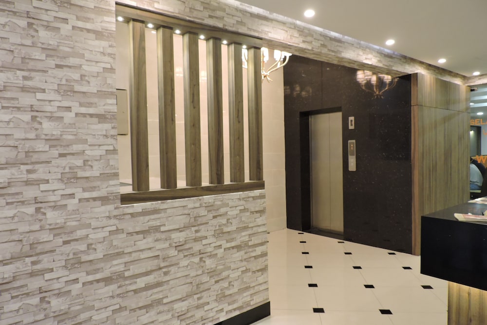 golden suites hotel