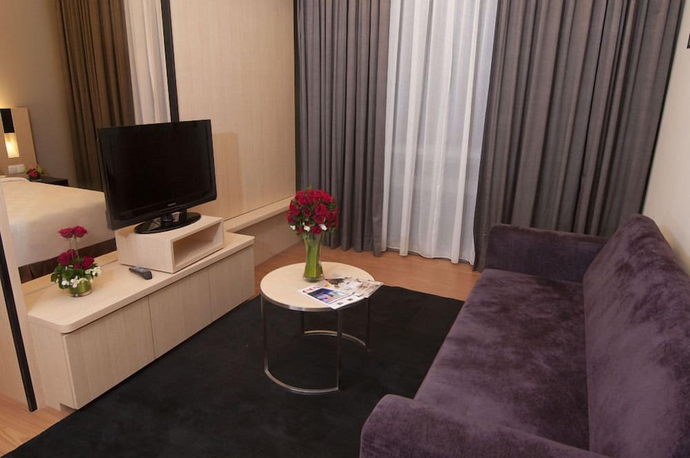 golden suites hotel