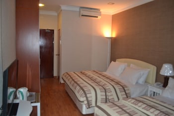golden suites hotel