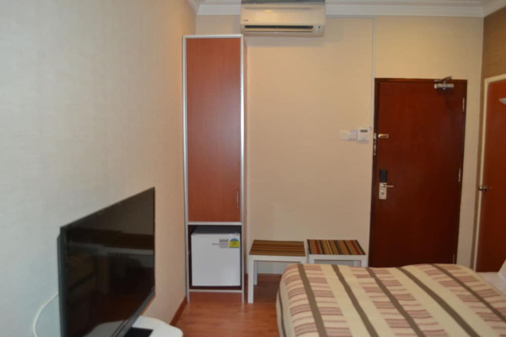 golden suites hotel