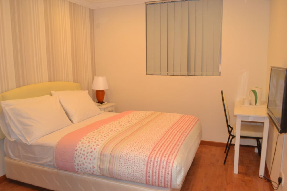 golden suites hotel