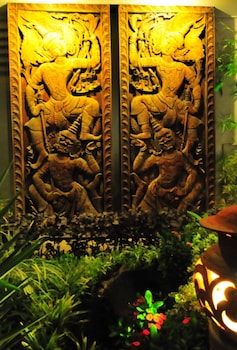 ruen kanok thai house