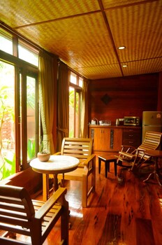ruen kanok thai house