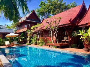 ruen kanok thai house