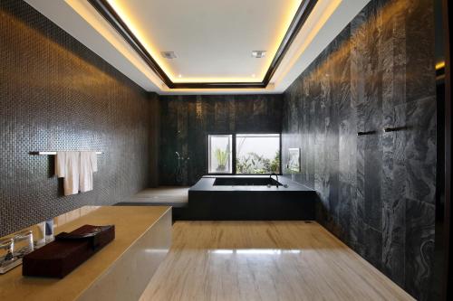 mulan motel taichung