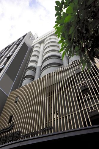 the riverside hotel international