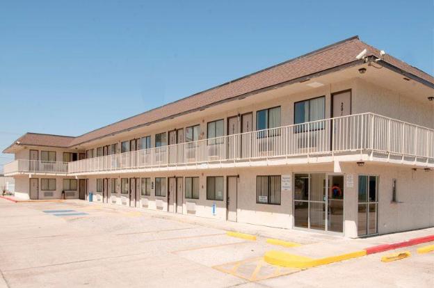 americas best value inn and suites groves port arthur