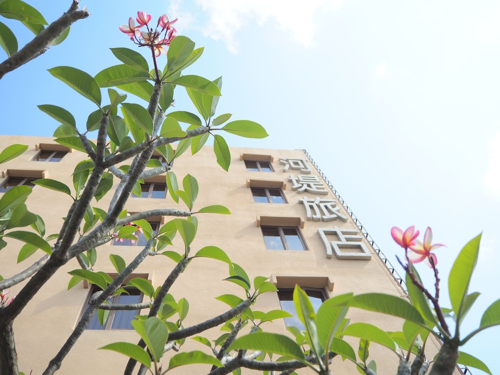 the riverside hotel hengchun