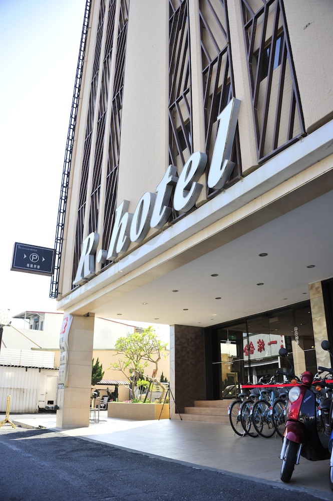the riverside hotel hengchun