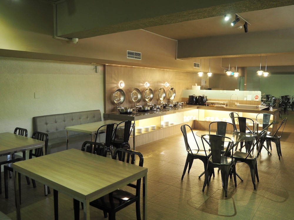 the riverside hotel hengchun