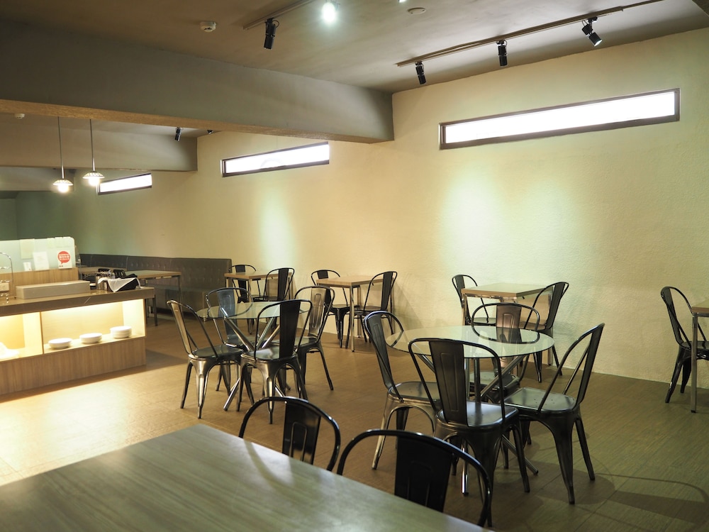 the riverside hotel hengchun