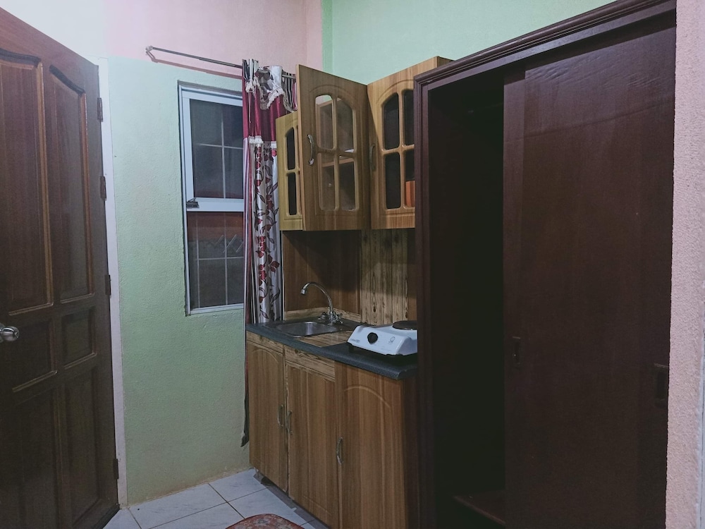 acacia sunset village inn