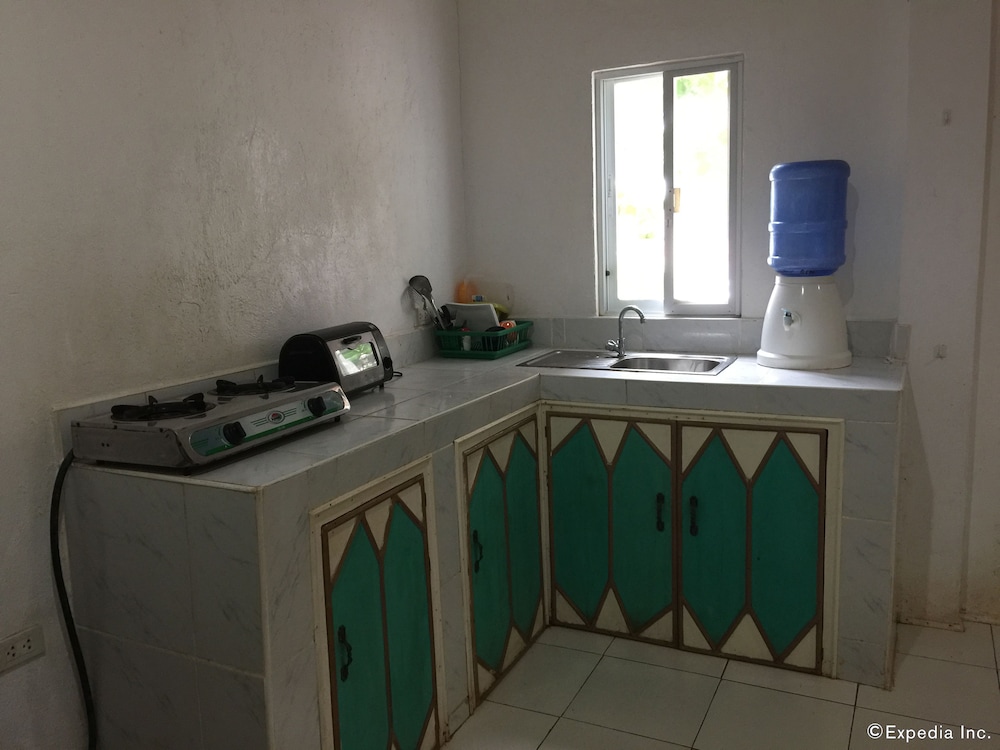 acacia sunset village inn