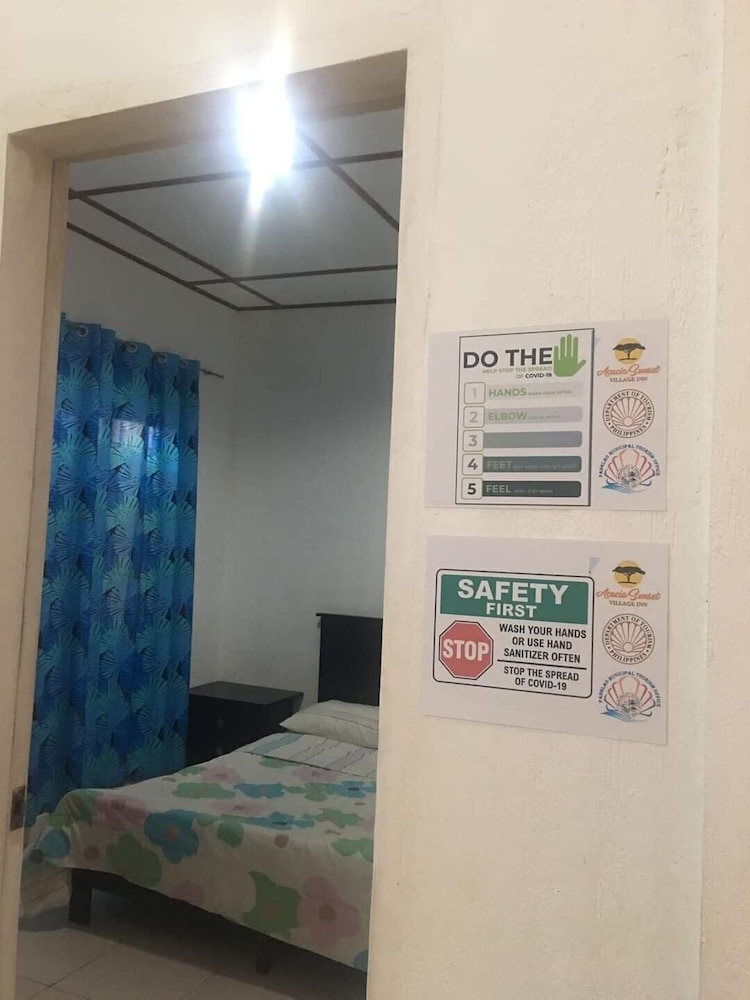 acacia sunset village inn