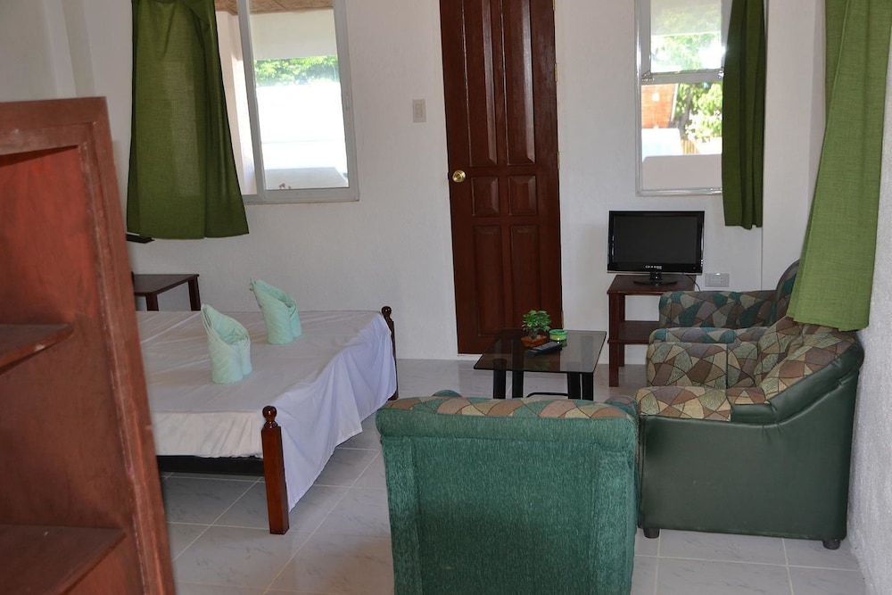 acacia sunset village inn