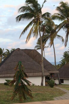 Blue Moon Beach Holiday Resort,Jangamo>>Inhambane,3 star