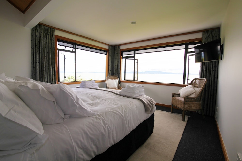 te puru beach lodge