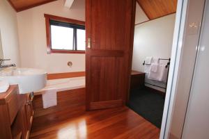 te puru beach lodge