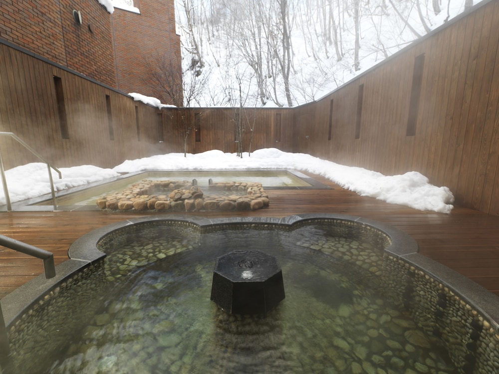 niseko konbu onsen tsuruga besso moku no sho