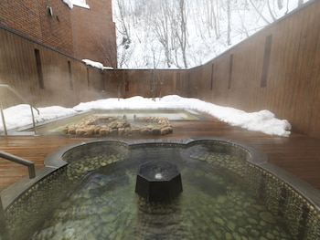 niseko konbu onsen tsuruga besso moku no sho