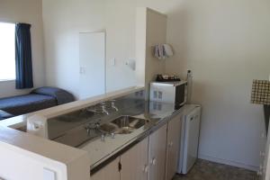 riverview motel