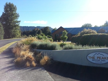 the peaks motor inn