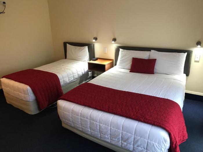 the peaks motor inn
