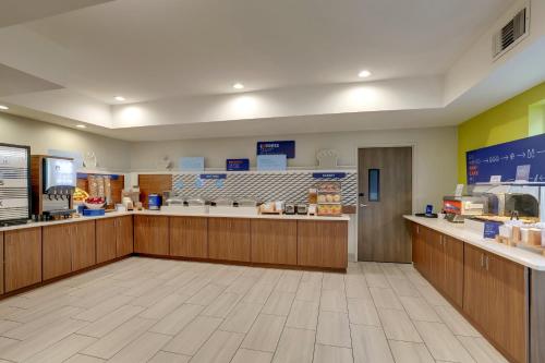 holiday inn express and suites orangeburg by ihg