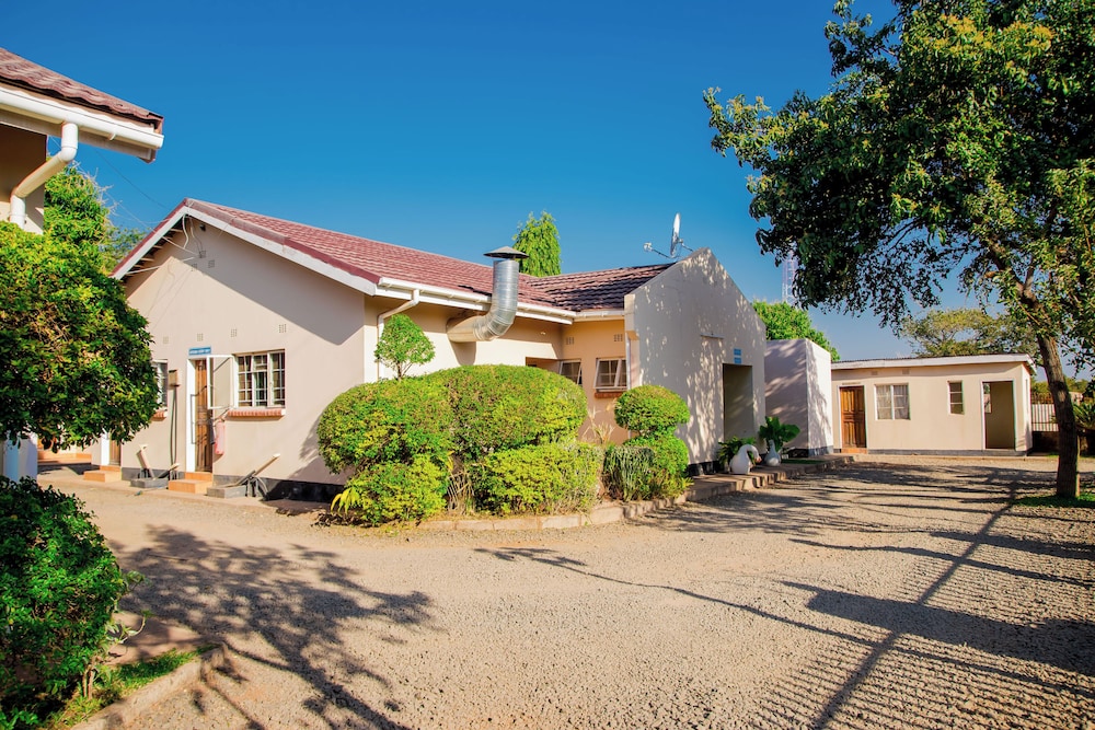 Mosi-O-Tunya Executive Lodge,Southern>>Livingstone,4 star