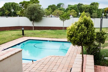 Road Lodge Potchefstroom,Corner Govan Mbeki  Avenue,1 star