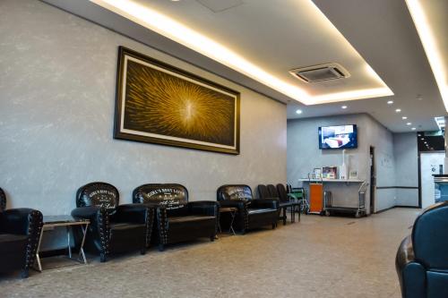 j suites hotel