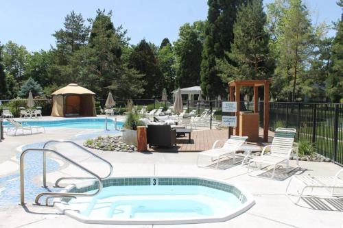 thunderbird resort club