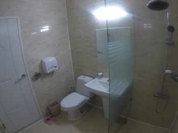 popcorn hostel haeundae