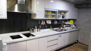 popcorn hostel haeundae