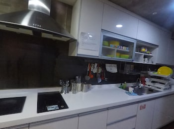 popcorn hostel haeundae