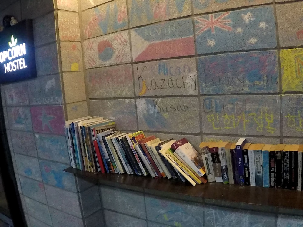 popcorn hostel haeundae