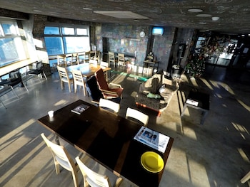 popcorn hostel haeundae